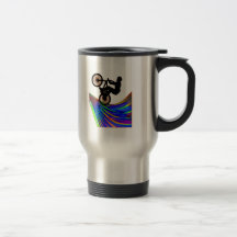 BMX sur la route d'arc-en-ciel Tasses