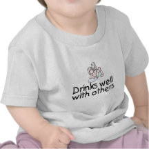 Boissons bien avec d'autres t-shirt