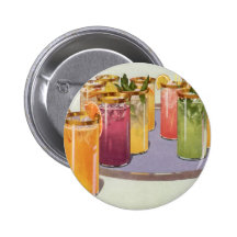 Boissons vintages, boissons avec des glaçons sur u badge avec épingle