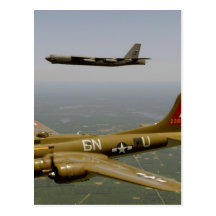 Bombardiers de B17G et de B52H en vol Carte Postale