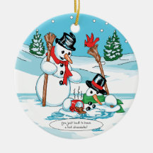 Bonhomme de neige drôle avec la bande dessinée de  ornements de noël