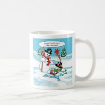 Bonhomme de neige drôle avec la bande dessinée de  tasse