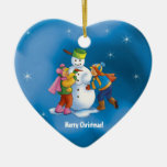 Bonhomme de neige et ornement heureux d'enfants