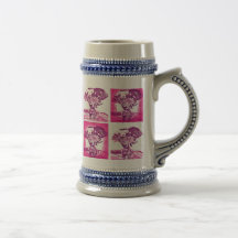 Bouquet pourpre de fleur de roses indien dans le M Tasse