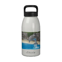 Bouteille d'eau sautante de dauphin