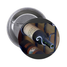 Bouteilles de vin dans un support badge