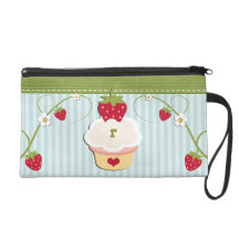 Bracelet bleu décoré d'un monogramme de fraise pochette avec dragonne
