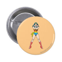 Bras de femme de merveille croisés badges