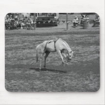 Bronc s'opposant tapis de souris