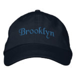 Brooklyn a brodé le bleu de casquette de baseball/