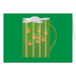 Bulles de lutin dans la tasse de bière verte carte