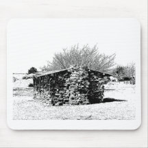 Cabine en pierre en noir et blanc tapis de souris