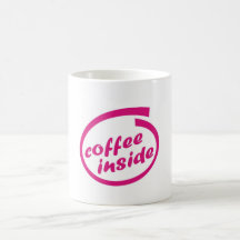Café à l'intérieur (café). Tasse chaude drôle de b