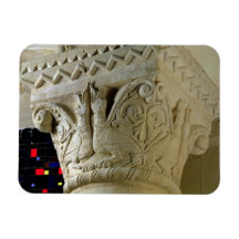 Capital de colonne soutenant la grotte symétriquem magnets rectangulaire