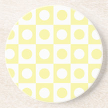 Carrés jaunes et blancs de point de polka dessous de verres