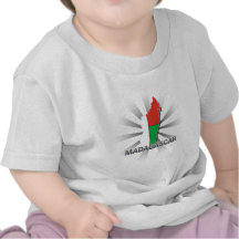 Carte 2,0 de drapeau du Madagascar T-shirt