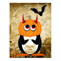 Carte postale mauvaise de Halloween de pingouin