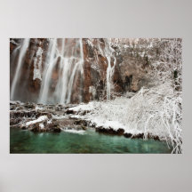 Cascades dans la copie de photo de neige. Plitvice Posters