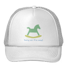 Casquette vert et jaune de bébé de basculage de ch