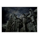 Cathédrale gothique avec un ciel foncé sombre cartes
