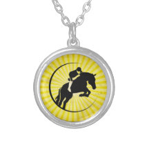 Cavalier jaune colliers