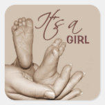C'est des pieds d'un bébé de fille - autocollant