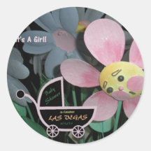 C'est un baby shower de fille dans l'autocollant d