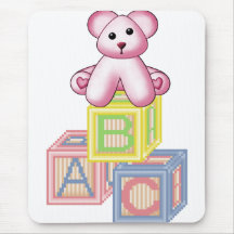 C'est un ours de rose de fille tapis de souris