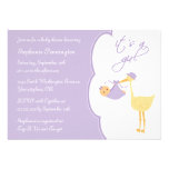 C'est une invitation pourpre de baby shower de cig