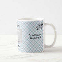 C'est une tasse de cadeau de photo de garçon