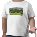 Champ de blé et Monteriggioni éloigné, dans T-shirts