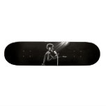 CHANT SQUELETTIQUE DE RAYON X SUR RÉTRO MIC - B&W SKATEBOARDS CUSTOMISÉS