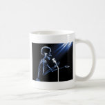 CHANT SQUELETTIQUE DE RAYON X SUR RÉTRO MIC - BLEU MUG À CAFÉ