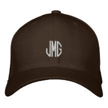 Chapeau brodé de monogramme