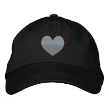 Chapeau brodé décoré d'un monogramme fait sur comm