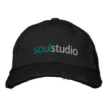 Chapeau brodé par cru de studio d'âme