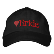 Chapeau brodé par jeune mariée