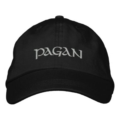 Chapeau brodé par païen - lettres argentées Chapeau brodé par païen - lettres argentées