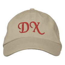 CHAPEAUX DÉCORÉS D'UN MONOGRAMME CASQUETTES BRODÉES