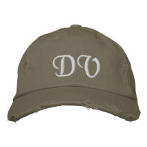 CHAPEAUX DÉCORÉS D'UN MONOGRAMME CHAPEAU BRODÉ