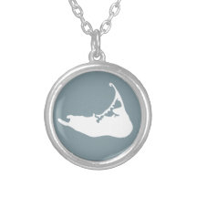 Charme de carte d'île de Nantucket dans le blanc e Collier