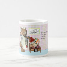 Chat mignon du jour de l'infirmière petit avec l'i tasse à café