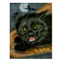Chat noir sur la carte postale de Halloween de bal