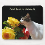 Chat tigré avec le mousepad de roses tapis de souris