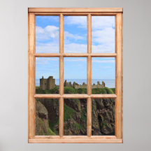 Château écossais par la vue d'océan d'une fenêtre posters