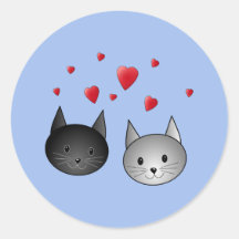Chats noirs et gris mignons, avec des coeurs autocollants