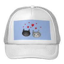 Chats noirs et gris mignons, avec des coeurs casquette