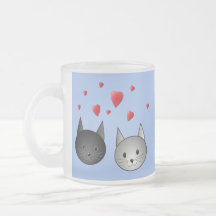 Chats noirs et gris mignons, avec des coeurs mug