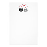Chats noirs et gris mignons, avec des coeurs papier à lettre