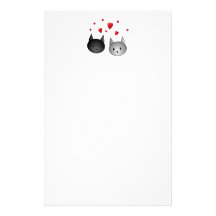 Chats noirs et gris mignons, avec des coeurs papier à lettre